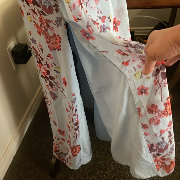 Beautiful Maxi Dress ๐ ๐ - Picture 3 of 8